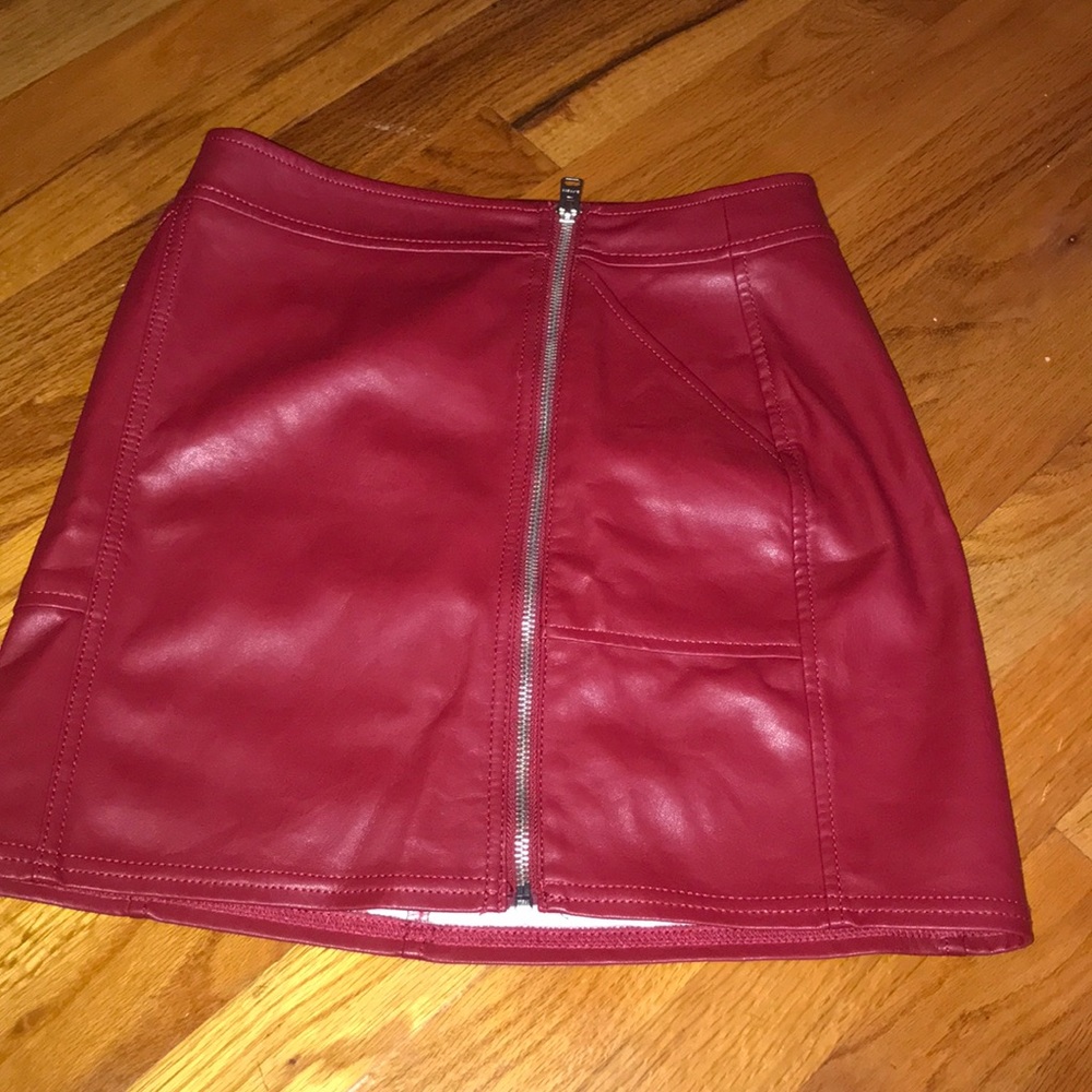 Faux leather express skirt